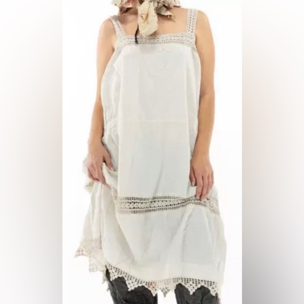 🐑🐑🐇 MP French Cotton Poplin Carlyna Dress w Natually Aged Crochet
Antique Snaps
